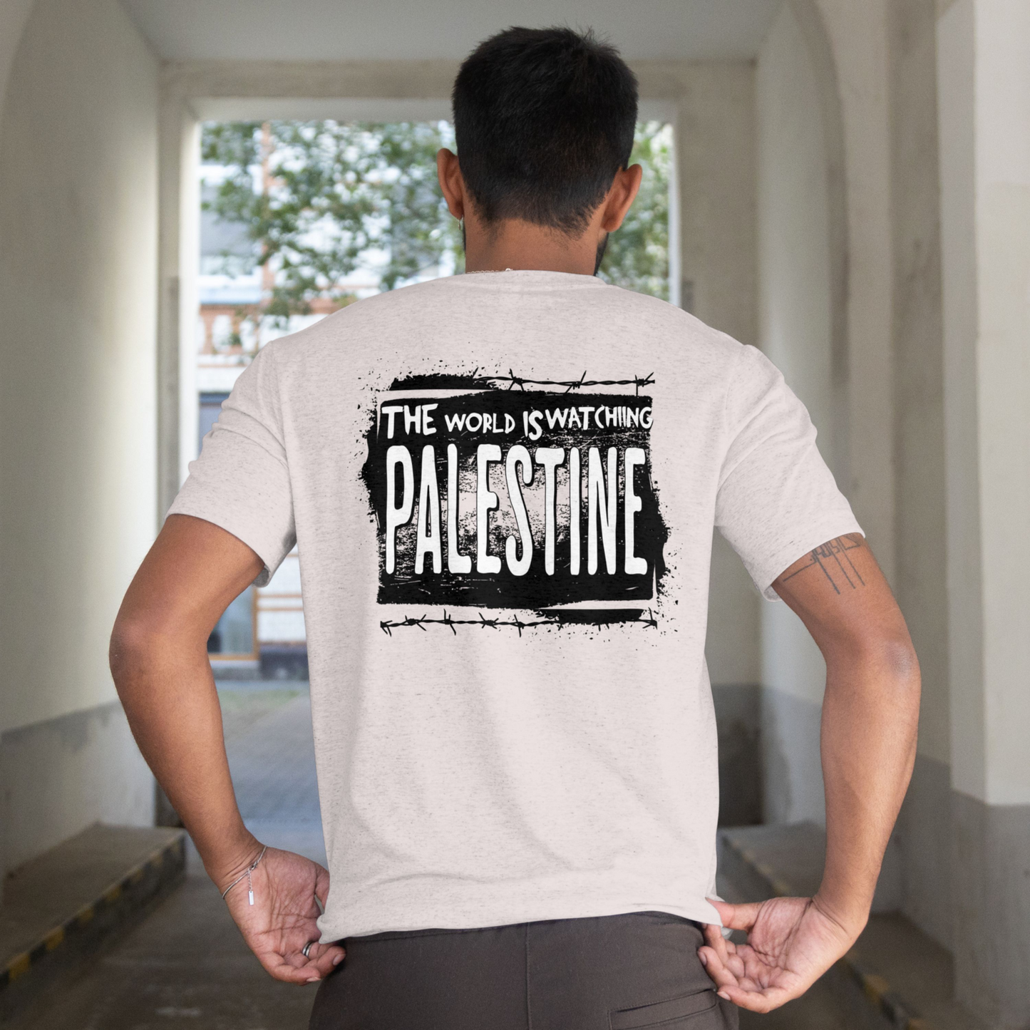 Eyes on Gaza - Statement Graphic tee in sport grey